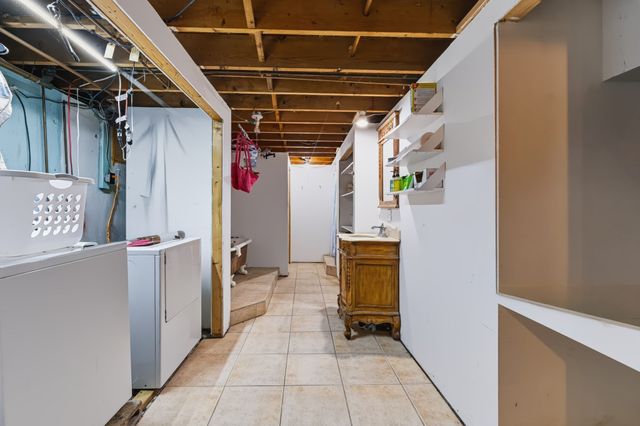 21 Fern Ave, Amesbury, MA 01913