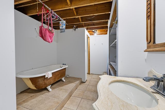 21 Fern Ave, Amesbury, MA 01913