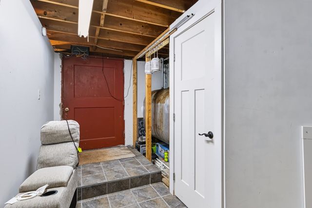 21 Fern Ave, Amesbury, MA 01913