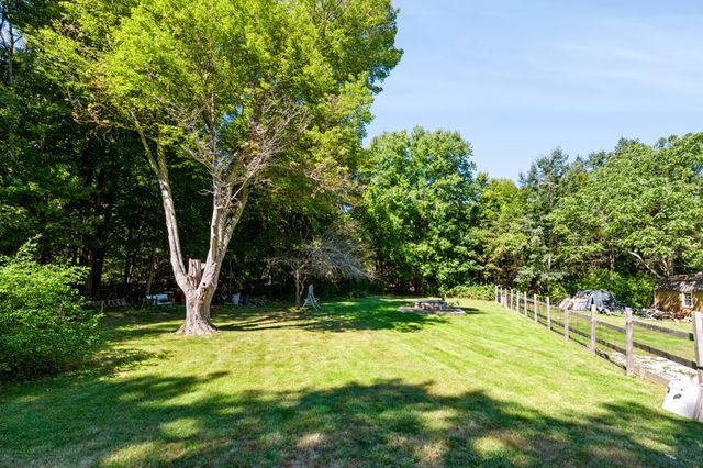 21 Fern Ave, Amesbury, MA 01913