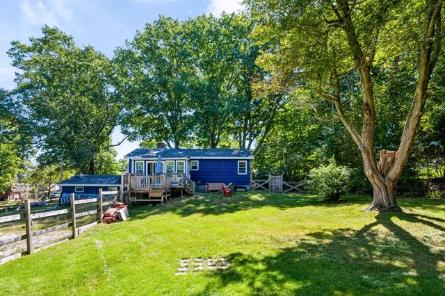 21 Fern Ave, Amesbury, MA 01913