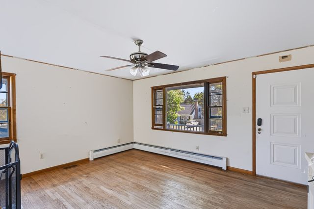 21 Fern Ave, Amesbury, MA 01913