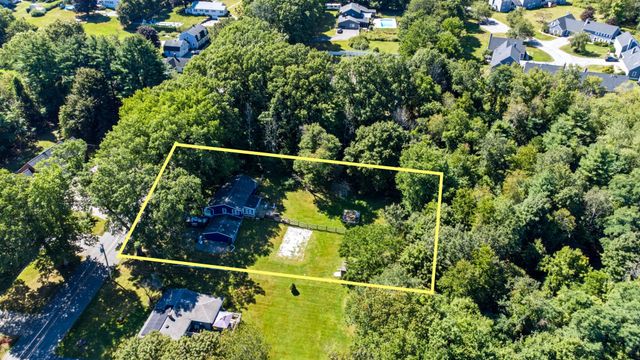 21 Fern Ave, Amesbury, MA 01913