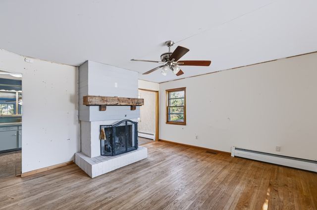 21 Fern Ave, Amesbury, MA 01913