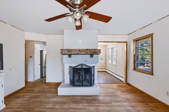 21 Fern Ave, Amesbury, MA 01913