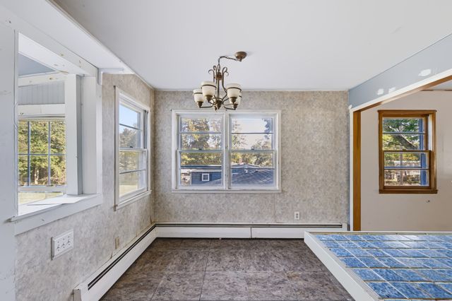 21 Fern Ave, Amesbury, MA 01913