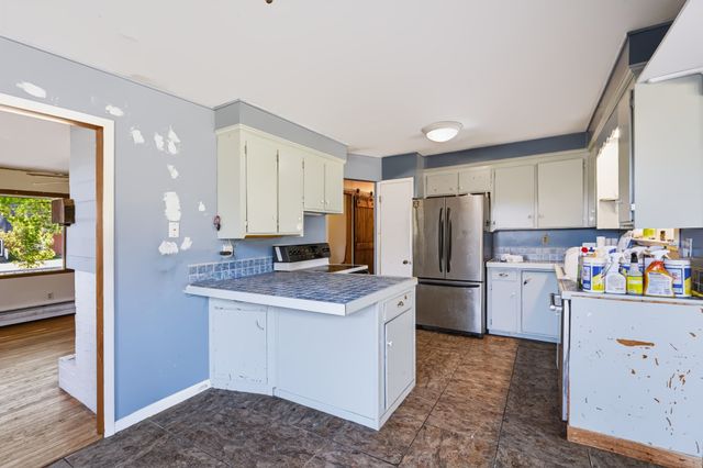21 Fern Ave, Amesbury, MA 01913