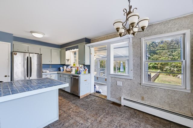21 Fern Ave, Amesbury, MA 01913