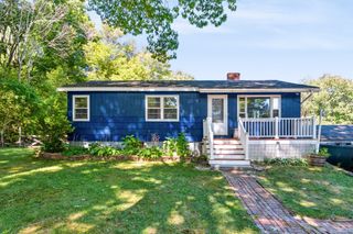 21 Fern Ave, Amesbury, MA 01913