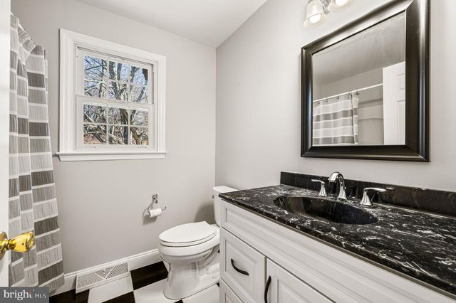 800 DOWLIN FORGE RD RD, Downingtown, PA 19335