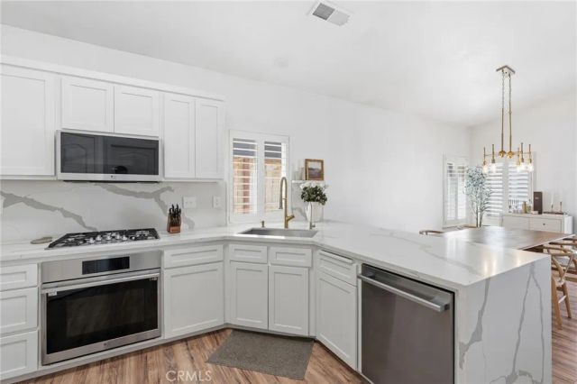 1740 N McKelvy Avenue, Clovis, CA 93619