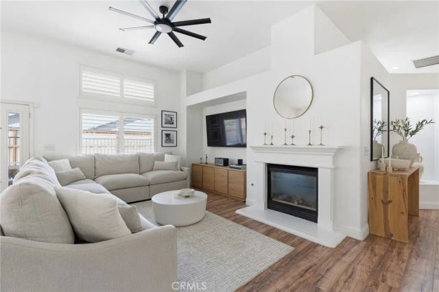 1740 N McKelvy Avenue, Clovis, CA 93619
