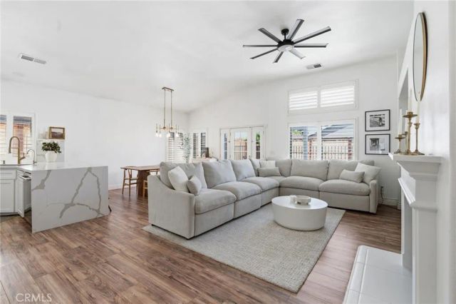1740 N McKelvy Avenue, Clovis, CA 93619