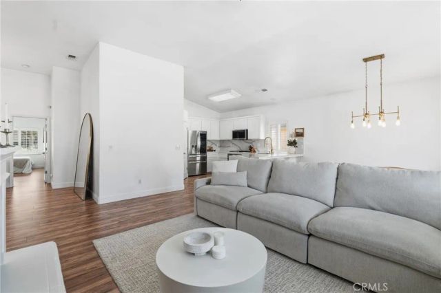 1740 N McKelvy Avenue, Clovis, CA 93619
