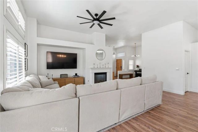 1740 N McKelvy Avenue, Clovis, CA 93619
