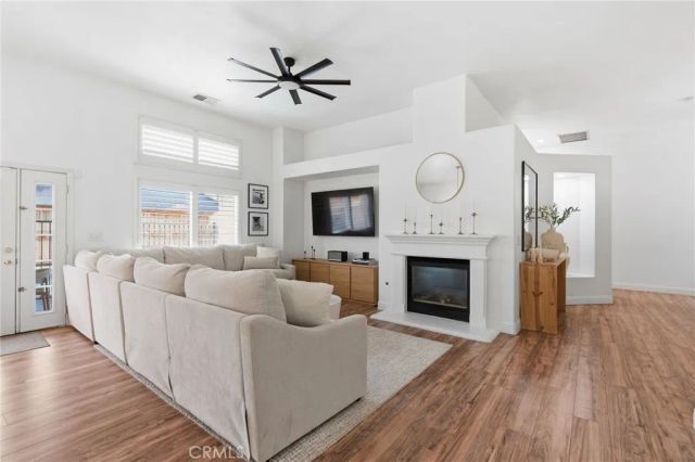 1740 N McKelvy Avenue, Clovis, CA 93619