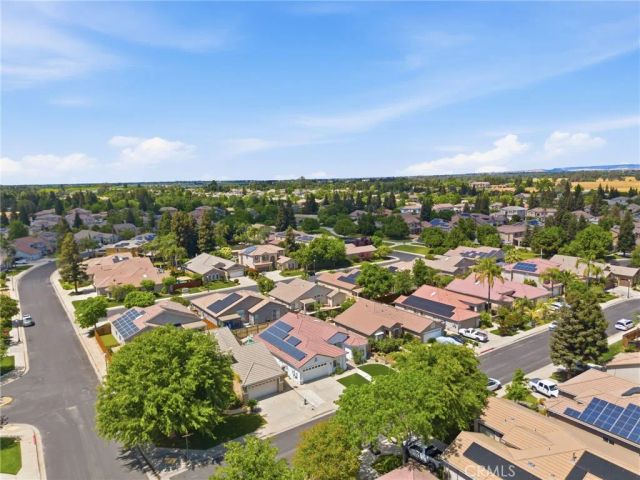 1740 N McKelvy Avenue, Clovis, CA 93619