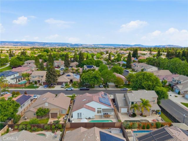 1740 N McKelvy Avenue, Clovis, CA 93619
