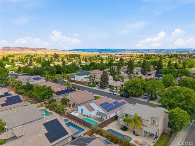 1740 N McKelvy Avenue, Clovis, CA 93619