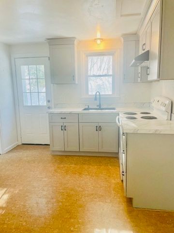 181 School St B, Acton, MA 01720