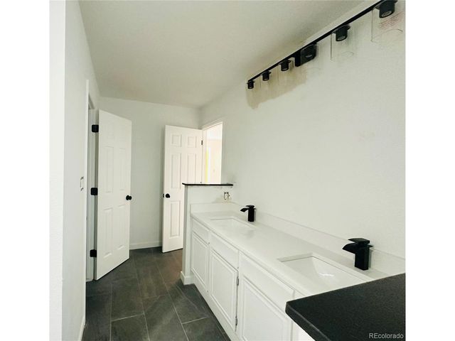 2002 S Worchester Way, Aurora, CO 80014