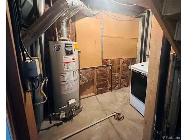 2002 S Worchester Way, Aurora, CO 80014