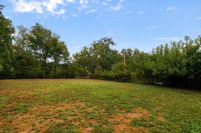 1642 W Inman Road, Nixa, MO 65714