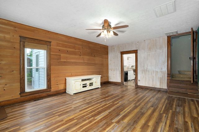 1642 W Inman Road, Nixa, MO 65714