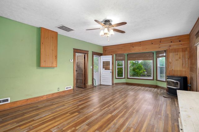 1642 W Inman Road, Nixa, MO 65714