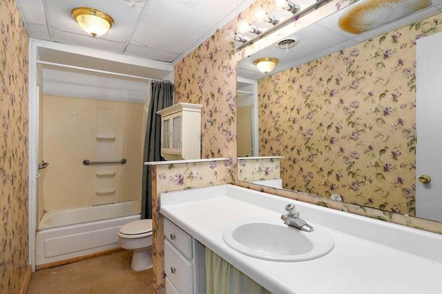 1642 W Inman Road, Nixa, MO 65714