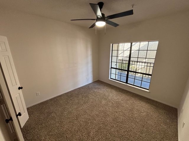 4800 W Lovers Lane 212, Dallas, TX 75209