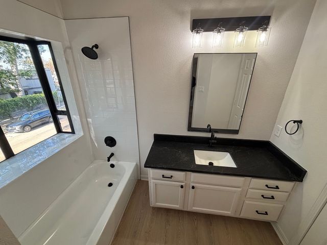 4800 W Lovers Lane 212, Dallas, TX 75209