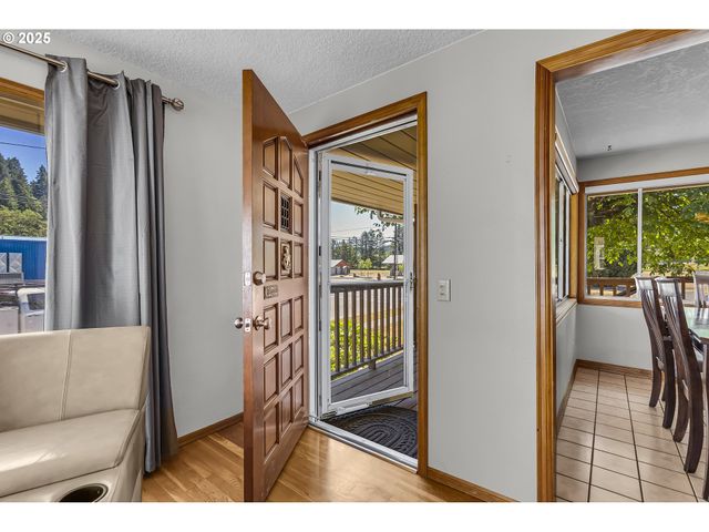 821 BRIDGE St, Vernonia, OR 97064