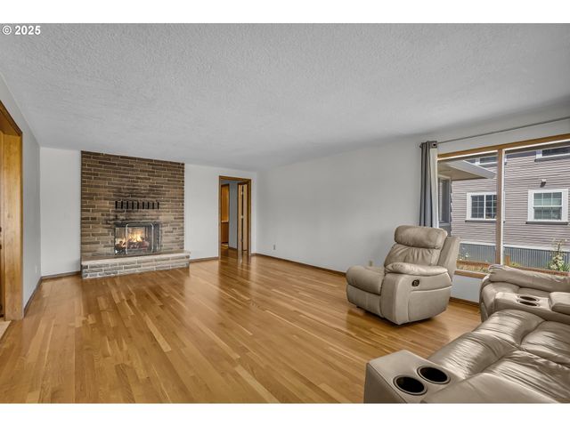 821 BRIDGE St, Vernonia, OR 97064