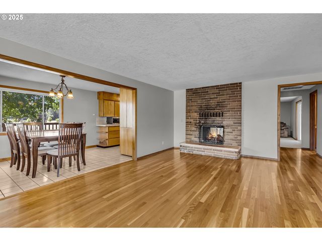 821 BRIDGE St, Vernonia, OR 97064