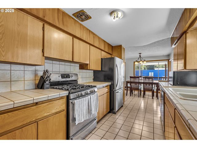 821 BRIDGE St, Vernonia, OR 97064