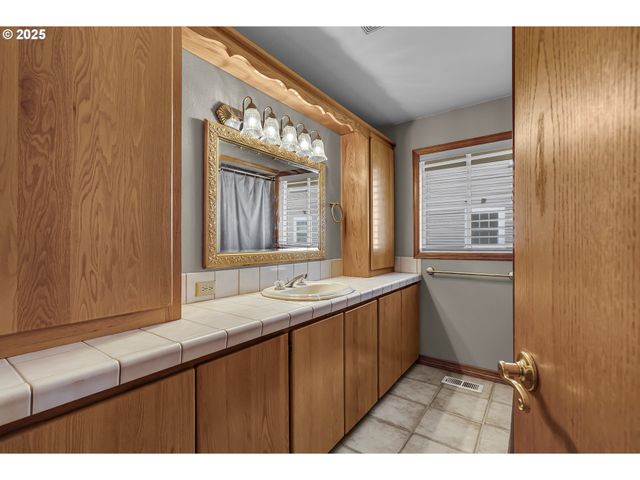 821 BRIDGE St, Vernonia, OR 97064