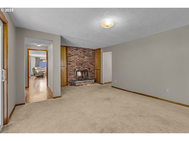 821 BRIDGE St, Vernonia, OR 97064