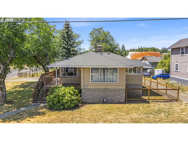 821 BRIDGE St, Vernonia, OR 97064