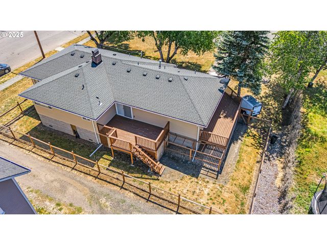 821 BRIDGE St, Vernonia, OR 97064