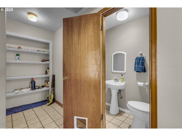 821 BRIDGE St, Vernonia, OR 97064