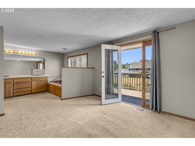 821 BRIDGE St, Vernonia, OR 97064