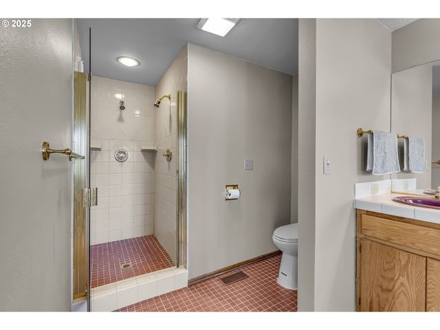 821 BRIDGE St, Vernonia, OR 97064