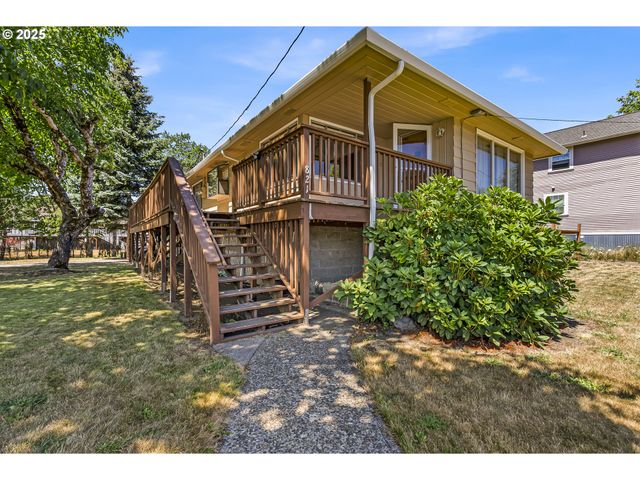 821 BRIDGE St, Vernonia, OR 97064