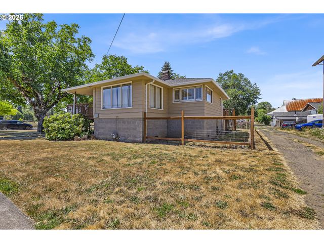 821 BRIDGE St, Vernonia, OR 97064