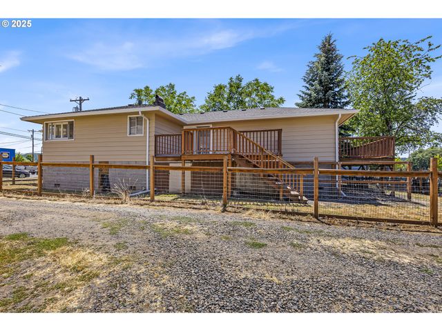 821 BRIDGE St, Vernonia, OR 97064