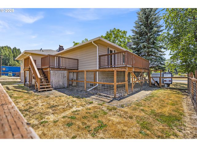 821 BRIDGE St, Vernonia, OR 97064