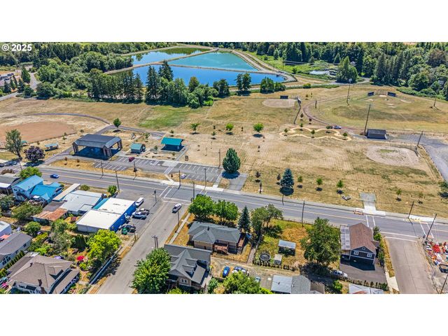 821 BRIDGE St, Vernonia, OR 97064