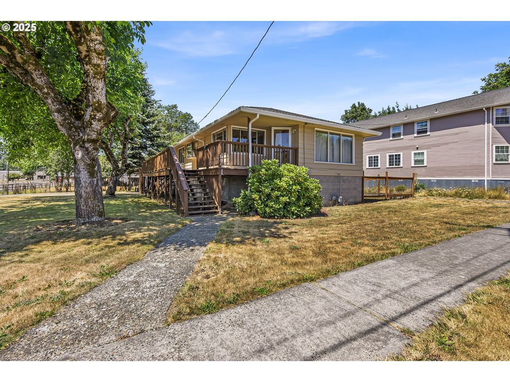 821 BRIDGE St, Vernonia, OR 97064