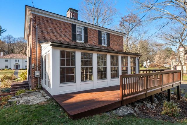 134 Richmond Ave, Worcester, MA 01602